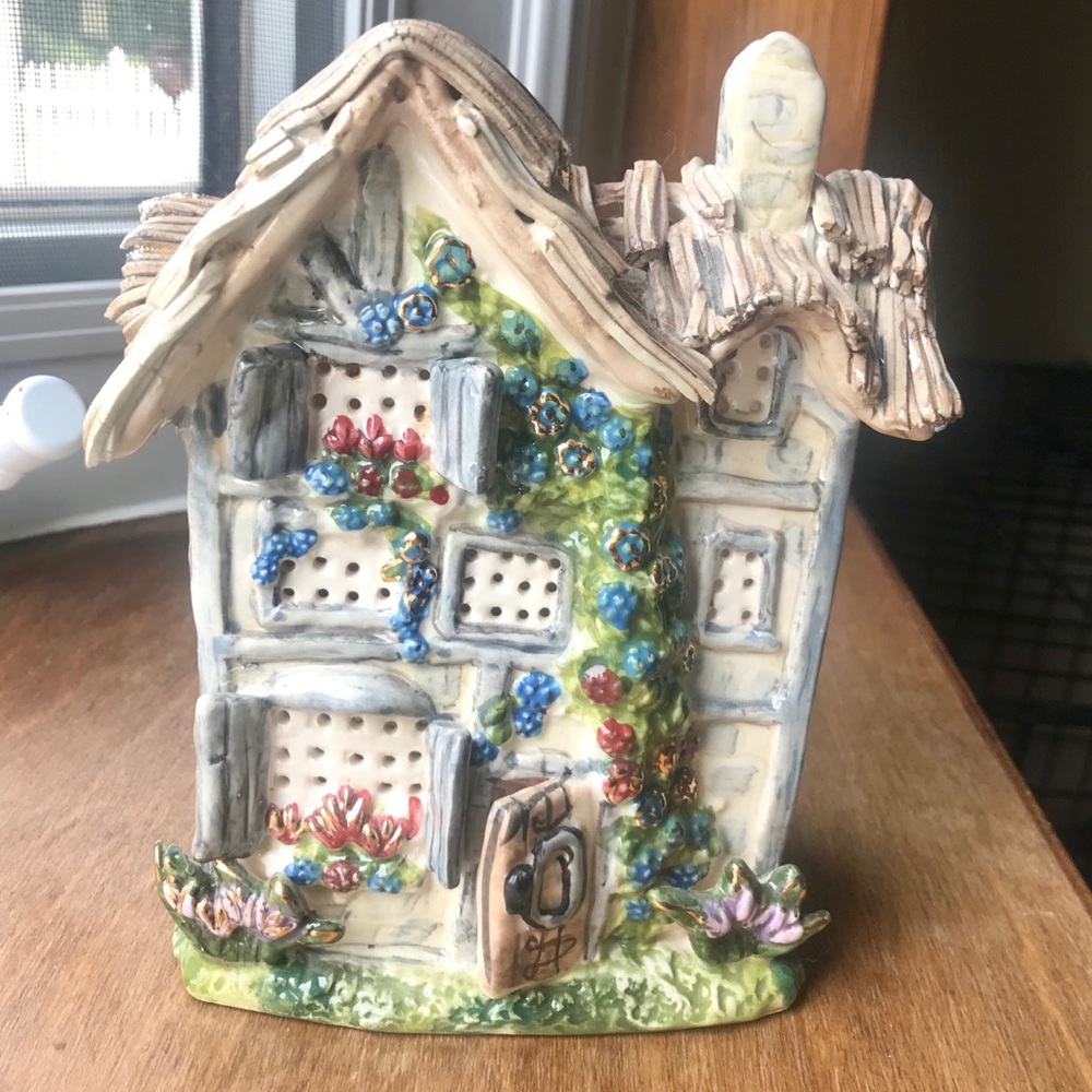 🐠 GUC Adorable Cottage Tealight Holder